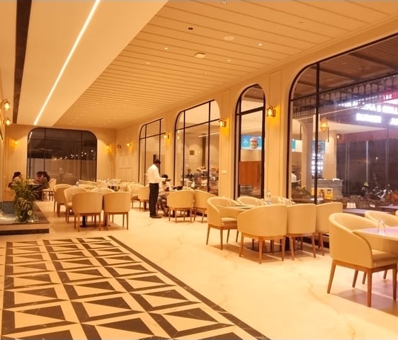 Skylark Restaurant Interior